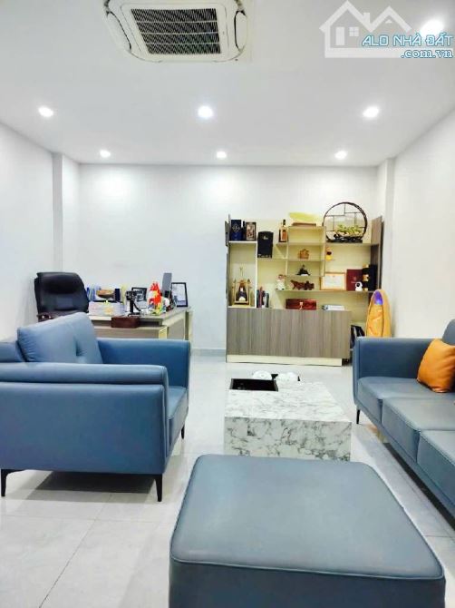 BÁN GẤP TOÀ NHÀ VĂN PHÒNG MẶT TIỀN NGUYỄN VĂN NGHI P4 GÒ VẤP - 200M2 - GIÁ 60 TỶ - 10