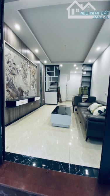 NHÀ ĐẸP NGÕ THÔNG GẦN Ô TÔ KHƯƠNG TRUNG THANH XUÂN 30M2. 4 tầng: 6,25 tỷ VÀO Ở LUÔN - 7