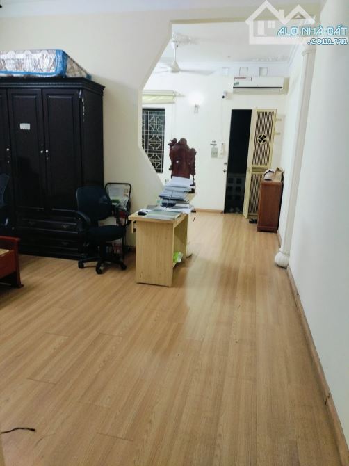 Cho thuê căn hộ Tập thể tầng 3 Nguyễn Trãi 75m2, 2PN, 1 wc 7 Triệu - 1