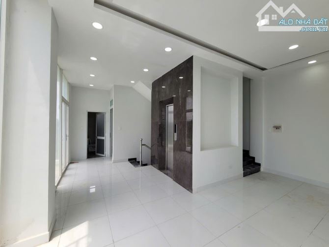 Nhà Phố Lô Góc 4Tầng Thang Máy MT Lê Lợi Sát TT HC Mới BD CS 2 TP HCM - 1