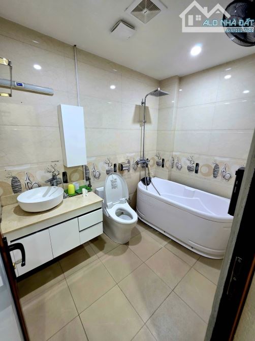 Chính chủ bán nhà 7 tầng, thang máy,56m,ô tô vào nhà,ở sướng, kinh doanh đỉnh cao, Văn Phú - 1