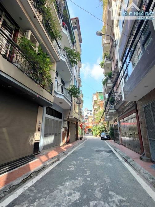 Bán lô đất vàng Ngã tư Hoàng quốc việt - Hơn 20 Tỷ - 75m - Phân lô ô tô tránh vỉa hè - 1