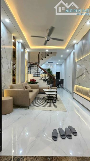 Bán nhà Phố Vĩnh Tuy, DƯơng Văn Bé, 43m2 x 5 tầng, Ô tô, Giá: 6,8 tỷ( ctl) - 1