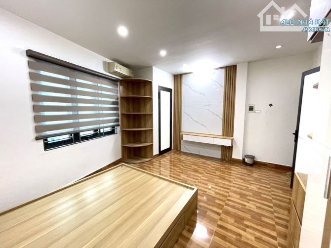 BÁN NHÀ THẠCH BÀN 32M2, 5 TẦNG Ở NGAY, GARA Ô TÔ, 7.2 TỶ - 1