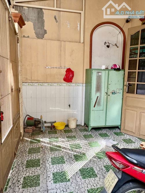 Cho thuê Nguyên Căn Góc 2Mặt Tiền Đường Kinh Doanh Buôn Bán - 1