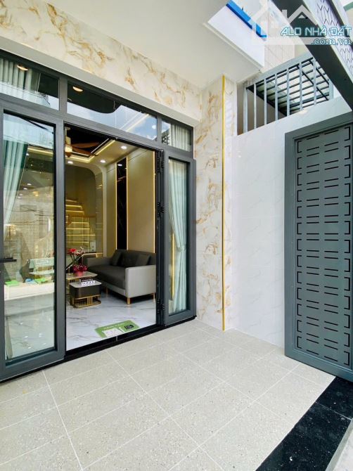CHÚ HAI CẦN TIỀN CHỮA BỆNH BÁN GẤP NHÀ NGUYỄN THỊ MINH KHAI, QUẬN 1. GIÁ 5TỶ500/59M2- SHR. - 1