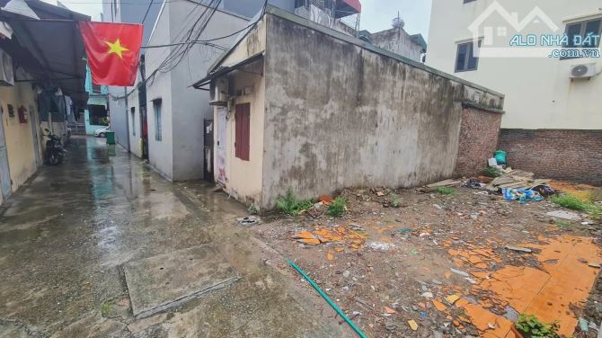 Bán đất Phố Trạm Long Biên 50m MT 4m 9.5 tỷ ô tô vào đất - 1