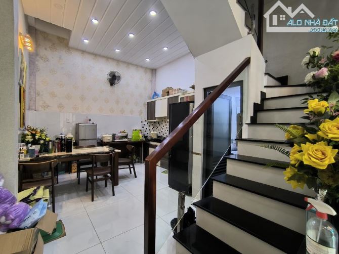NHÀ ĐẸP LUNG LINH GẦN EMART, Quang trung - Gò Vấp - 5 tầng - 3PN,4WC - DT 60m2 - 1