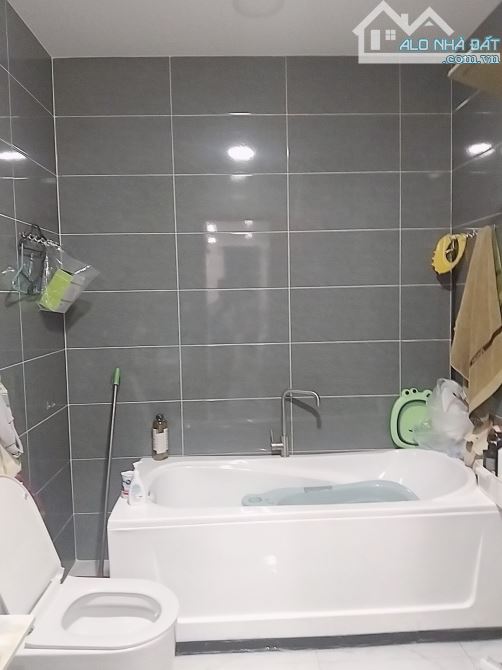 Bán nhà đẹp 3 tầng ,ngang khủng 7.1m.Phú Thuận ,Quận 7.Giá 10 tỷ. - 1