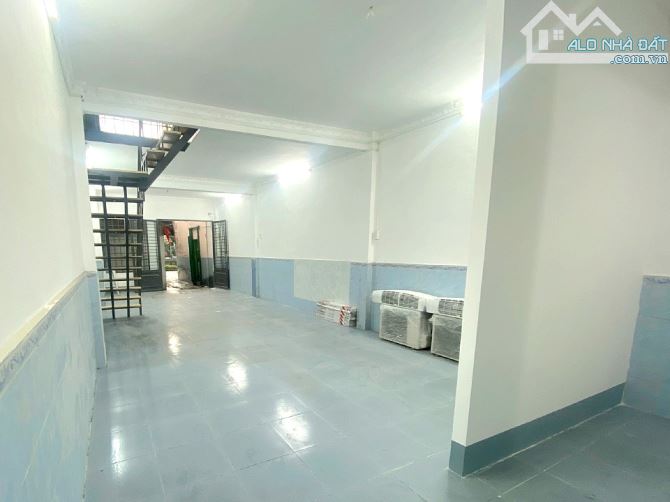 Cho thuê nhà 1 lầu 2 phòng ngủ hẻm Hoàng Sa, Tân Bình - 1