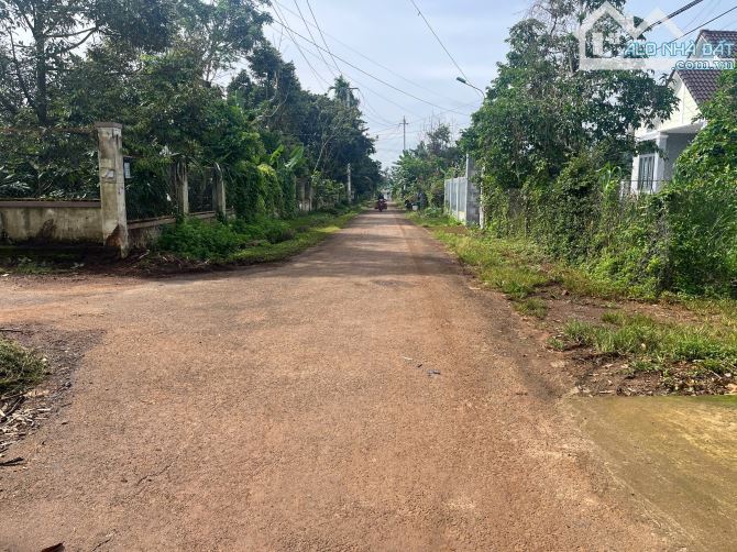 LÔ ĐẤT HẺM CẤP 1 NGUYỄN XUÂN XUÂN NGAY GẦN SÂN BÓNG: Giá 2.35 tỷ - 1