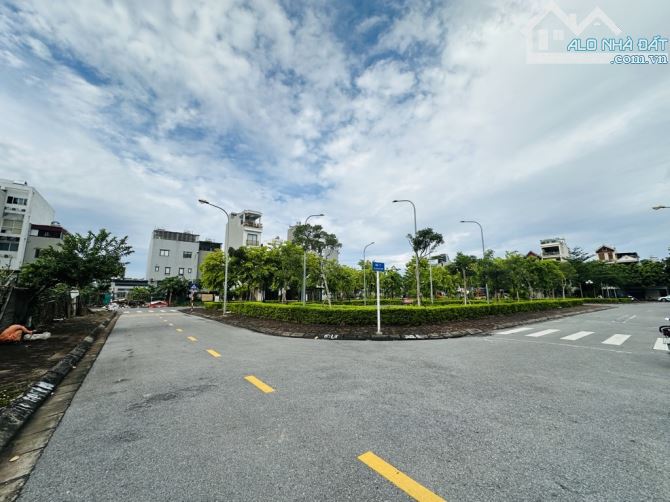 TĐC Giang Biên/ 22.6 tỷ/90 M2/Vỉa Hè Ô Tô Chánh - 1