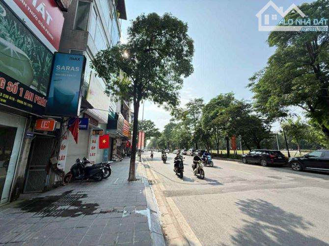 MẶT PHỐ THANH NHAN ĐÓI DIỆN CÔNG VIÊN- VỊ TRÍ ĐẮC ĐỊA- VỈA HÈ SÂN BAY - 1