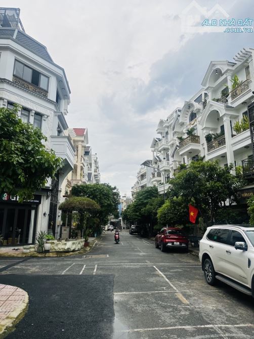 💰11, 5Tỷ Diện Tích 4,7×18 × 6 Tầng Có Thang Máy  Đường Trần Thị Năm P- Trung Mỹ Tây Q12 - 1