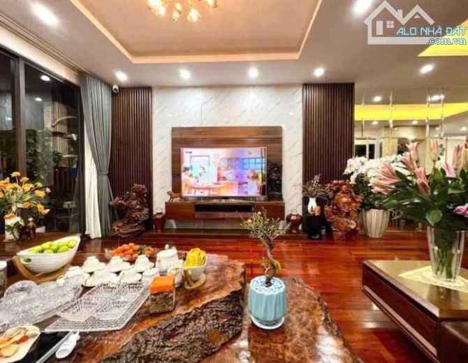 Biệt thự Mễ Trì 131.5m2- 4 tầng, vỉa hè, ôtô tránh, ở VIP, giá 36.6 tỷ - 1