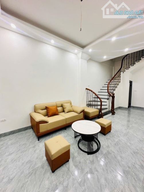 HOÀNG QUỐC VIỆT CẦU GIẤY NHÀ ĐẸP, FULL NỘI THẤT 33M x 5TẦNG, GẦN PHỐ Ô TÔ ĐỖ GẦN. - 1