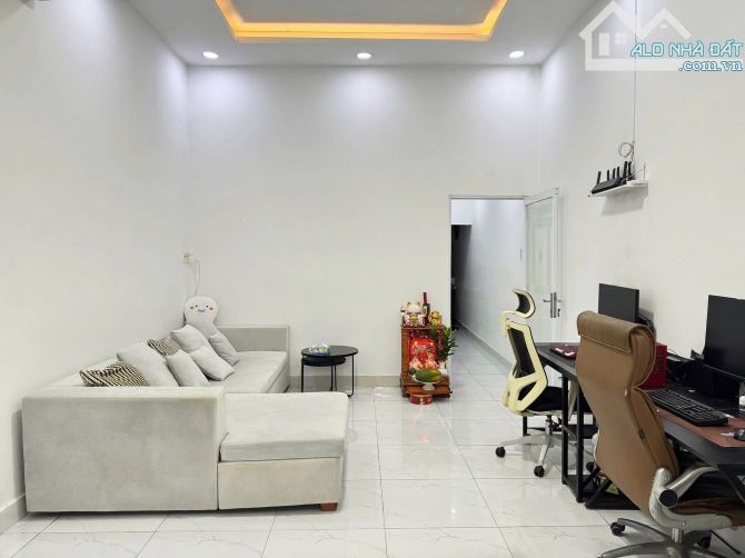 Nhà đẹp Nguyễn Duy Cung, gần 70m2 vào ở ngay - hẻm 3.5m chỉ 4.xx tỷ - 1