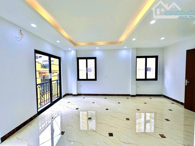 SIÊU PHẨM HOÀNG QUỐC VIỆT-1OM RA Ô TÔ TRÁNH-THANG MÁY XÂY MỚI-MẶT NGÕ TO -LÔ GÓC - 1