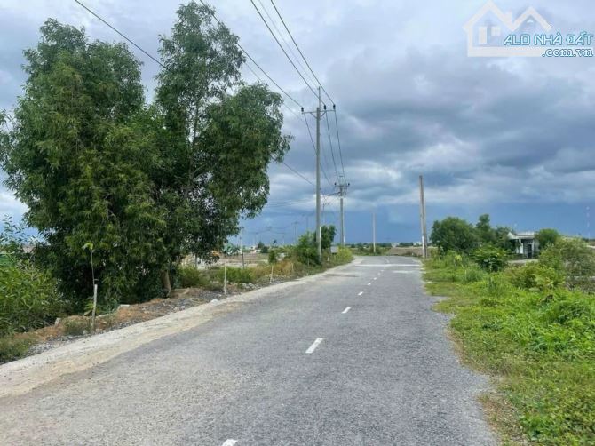 Bán đất mặt tiền đường Lý Nhơn mặt sông Vàm Sát, DT 88.170 m2 (8,8 ha), giá 2,06 triệu/m2 - 1