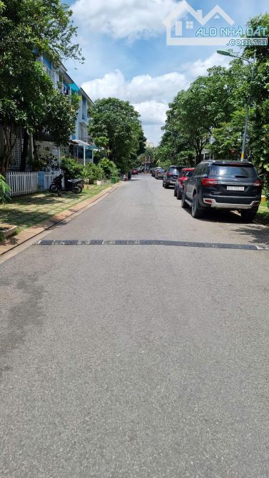 Bán nhà MT xe hơi 3 tầng 75m2(5x15)Phú Hữu,   full NTThu Đức SHR chỉ 11.3 tỷ. - 1