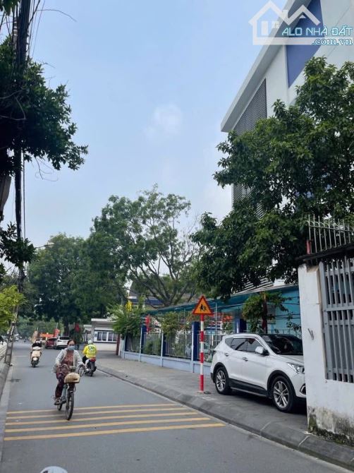 Bán nhà view hồ bồ đề , ô tô tránh kinh doanh dt rộng mặttieenf lớn chia sẵn 2 sổ giá đầuư - 1