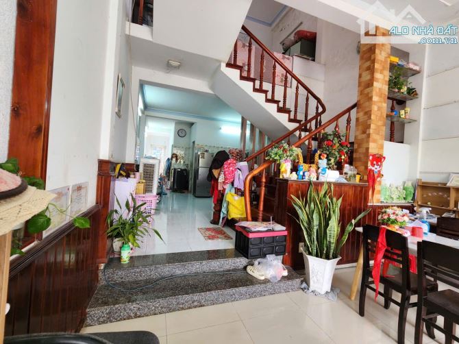 🔥 Nhà 2 tầng 2 mê đường 5m5 Nhơn Hoà 11 .  - Dt : 100m2 ngang 5m - Hướng tây bắc - 1