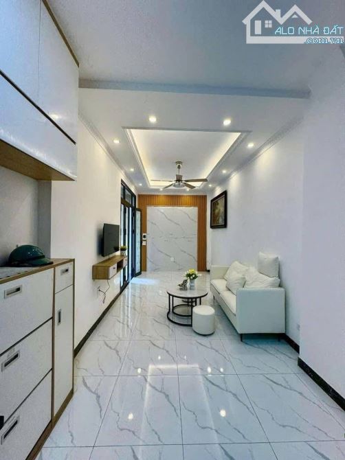 Rẻ đẹp!Nhà trung tâm Minh Khai, 2 thoáng, tặng nội thất,41mx5T - 1