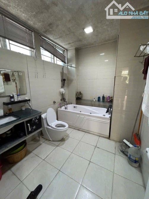 KHU ĐÔ THỊ Văn Quán Hà Đông  Dt 231m2,  4Tầng, Mt 10 m, giá 50 tỷ - 13