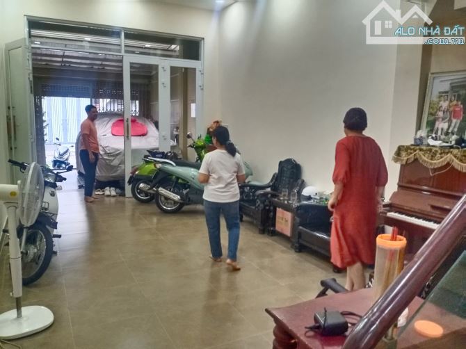 BÁN NHÀ MẶT TIỀN ĐƯỜNG NGUYỄN VĂN TỐ, P.TÂN THÀNH - TÂN PHÚ, 13 TỶ - 17