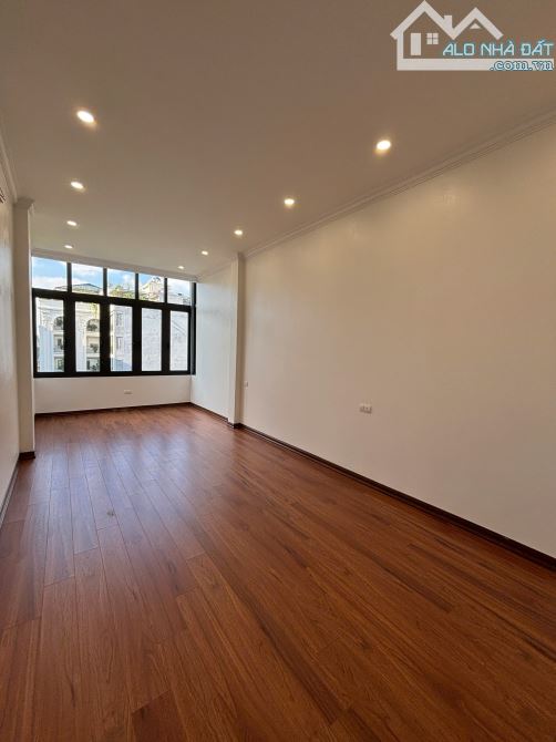 BÁN NHÀ MẶT PHỐ QUẬN HAI BÀ TRƯNG - 43M2 X 5 TẦNG THANG MÁY XÂY MỚI - OTO TRÁNH - VỈA HÈ - 2