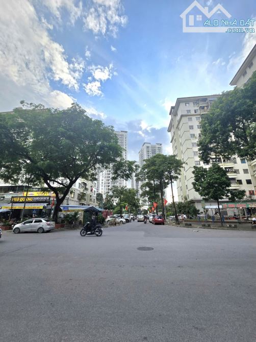 BIỆT THỰ LÔ GÓC HOÀNG LIỆT 230M - MẶT TIỀN 25M - VIEW VƯỜN HOA - 2