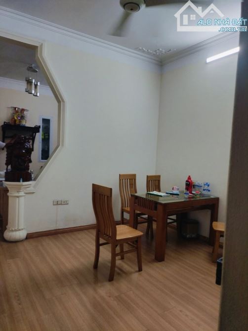 Cho thuê căn hộ Tập thể tầng 3 Nguyễn Trãi 75m2, 2PN, 1 wc 7 Triệu - 2