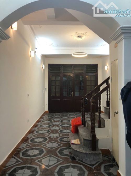 Cho thuê nhà ngõ ô tô Phố 8-3, 50m² x 3,5 tầng 4 phòng ngủ, 3 WC, 17 triệu - 2