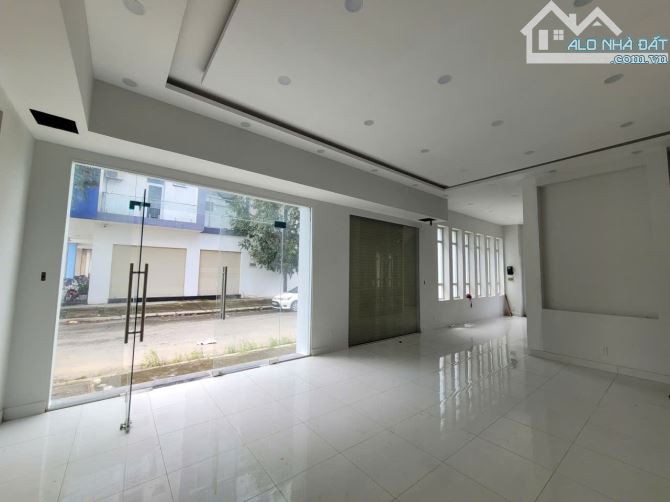 Nhà Phố Lô Góc 4Tầng Thang Máy MT Lê Lợi Sát TT HC Mới BD CS 2 TP HCM - 2