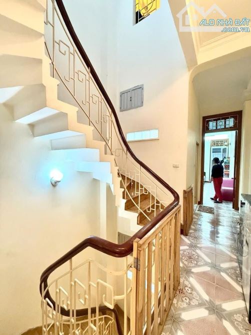 Bán nhà phân lô Giảng Võ – 53m² – 2 mặt thoáng– Ô tô đỗ cửa – Giá 13.6 tỷ - 2