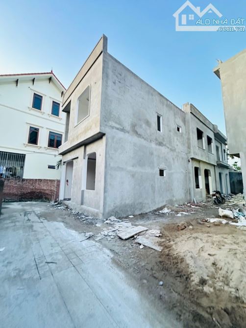 🏘️ Siêu phẩm nhà 2 tầng gần mặt trục  Quốc Tuấn full nội thất tầng 1 👉 Nhà xây hiện đại - 2