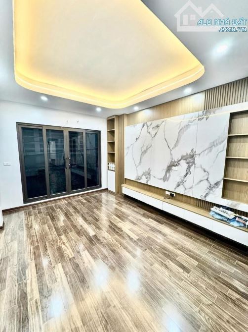 Bán nhà ô tô tránh, kinh doanh Khúc Thừa Dụ, Cầu Giấy 6 tầng chào 15,8 tỷ - 2