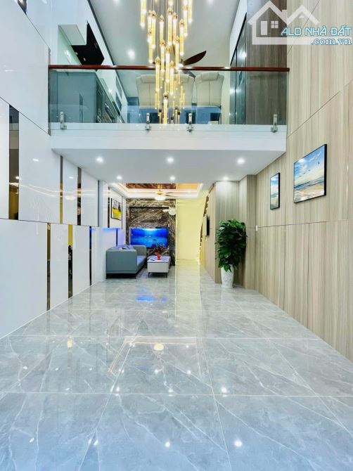 BÁN NHÀ NHỈNH 7 TỶ - CÓ THANG MÁY- HẺM XE HƠI GẦN EMART GÒ VẤP - 2