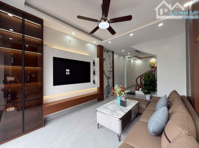 NHÀ MỚI KEENG LIÊN MẠC NGÕ Ô TÔ ĐỖ CỬA - LÔ GÓC - 2