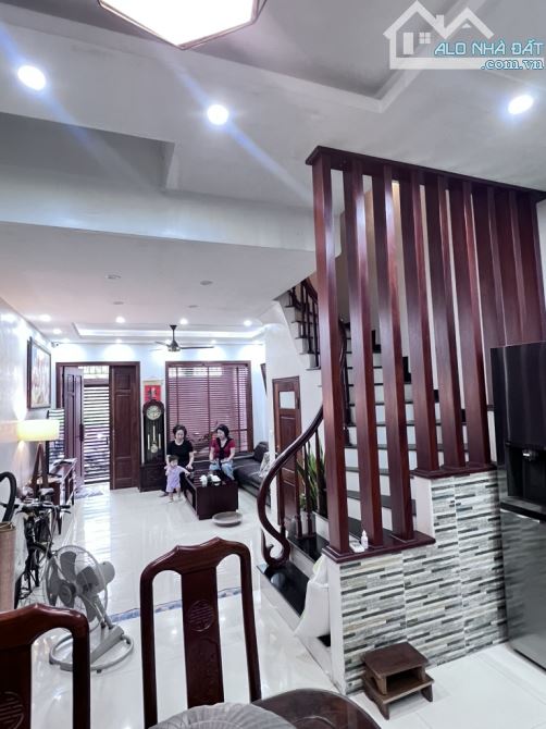 Bán nhà dân xây phố Ngọc Thụy, 9.5 tỷ, 60m2, MT 4m, 20m ra ô tô tránh, gần trường pháp - 2