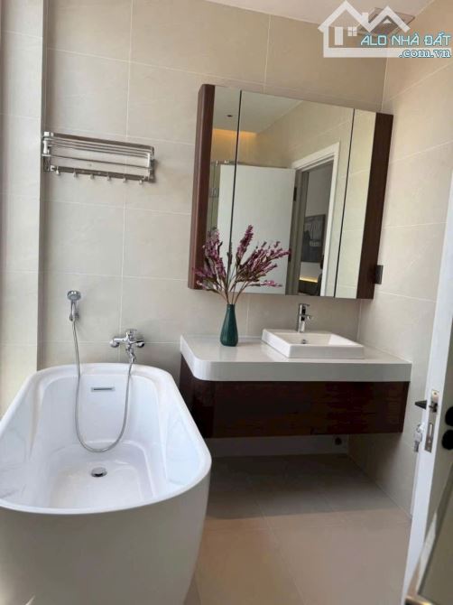 🏠CCDV-MS.243 - Bán nhà mới góc 2 MT hẻm ô tô đường NKKN p Vũng Tàu tp HCM. Giá 8.7 tỷ - 2