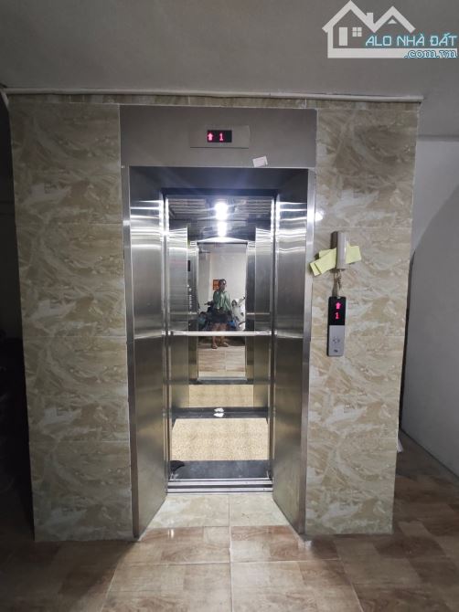 Nhà 50m2 x 5 Tầng.MT 5 mét Ô TÔ ĐỖ CỬA - THANG MÁY - 2
