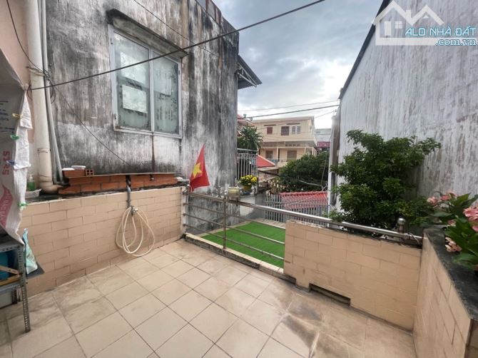 XE HƠI ĐỖ CỬA - NHÀ HIẾM BÁN 1 TRỆT 1 LỬNG 1 LẦU - PHAN VĂN TRỊ, BT - 25m2 - CHỈ NHỈN 4.x - 2