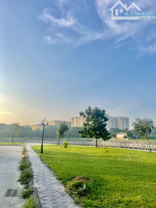 Bán Thửa Đất Vàng Phố Việt Hưng VIEW HỒ CÔNG VIÊN 61m2-hơn 15 tỷ-PHÂN LÔ-VĨA HÈ RÔNG - 2