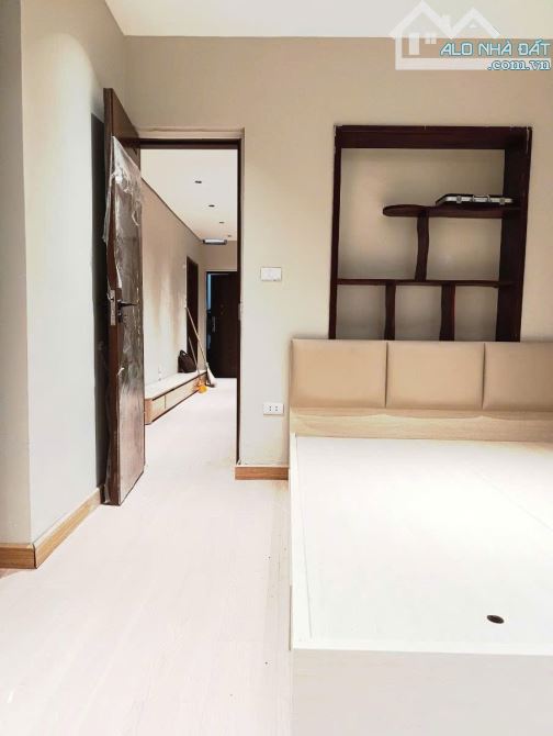 Bán Nhà Tầng 2 Hoàng Quốc Việt 75m2, 2 Mặt Thoáng,Tặng Nội Thất,Ngõ Thông chỉ 4, tỷ - 2