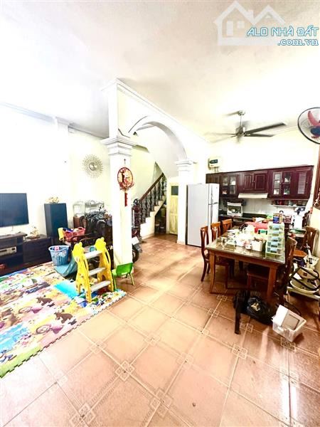 Bán nhà phố vũ tông phan. 45m2. Lô góc . Cách mặt phố chỉ 10m. Giá 11.5 tỷ - 2