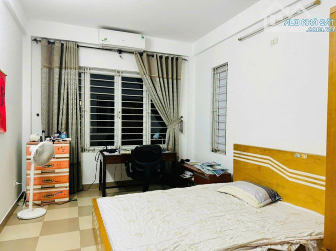 Cho thuê nhà nguyên căn 4 tầng full đồ, Ngọc Thụy - 50m², 3 ngủ - 10 triệu/tháng - 2