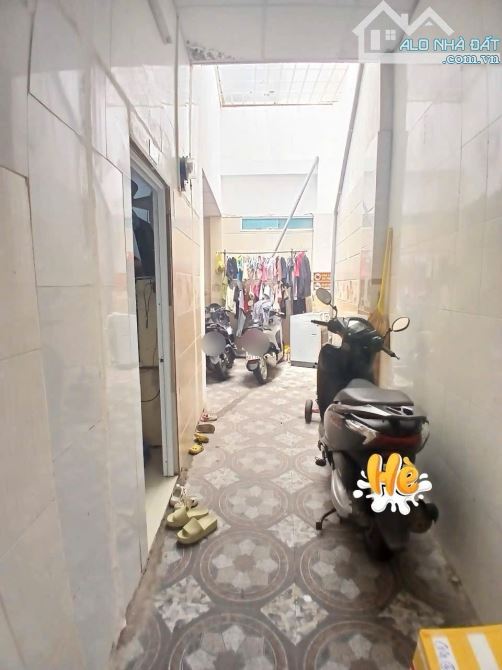 HOT - Nhà 2 Tầng - 100M2 - Dòng Tiền 20Triệu/1Tháng - Hẻm OTO - Gần Chợ Cầu, Giáp Gò Vấp - 2