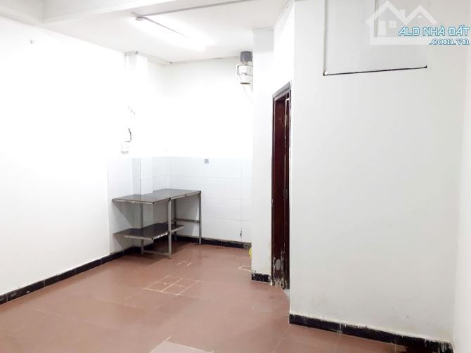 Cho thuê mặt bằng 4m x 11m đường Đinh Bộ Lĩnh, Bình Thạnh - 2