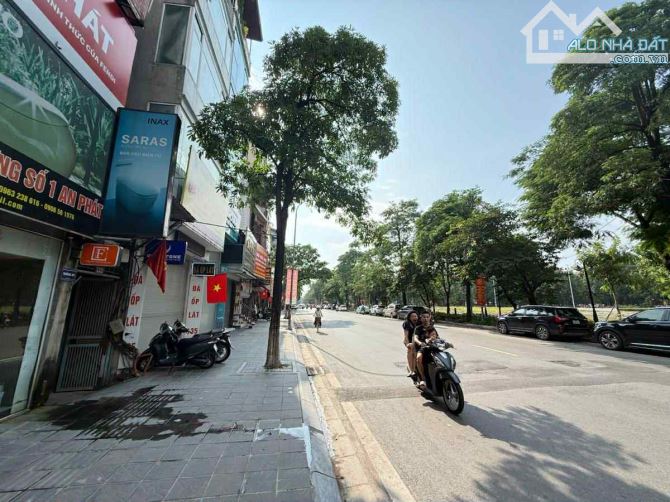 MẶT PHỐ THANH NHAN ĐÓI DIỆN CÔNG VIÊN- VỊ TRÍ ĐẮC ĐỊA- VỈA HÈ SÂN BAY - 2
